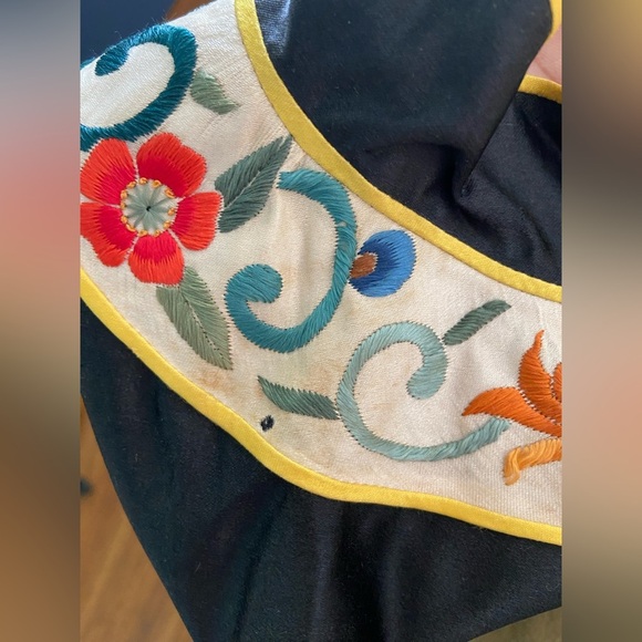 Vintage 1960s Bai Hua Hand-Embrioidered Chinese Silk Jacket Size Medium - Picture 14 of 16